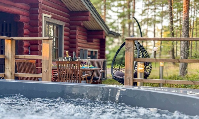 Raseborg Villa | Villa Pihlajanmarja – Stunning Log Villa on a Waterfront Estate