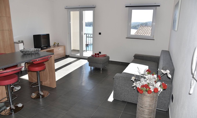 Tisno Apartment | Villa Pina TOP*Apartment Nicos at the see 2-4 persons