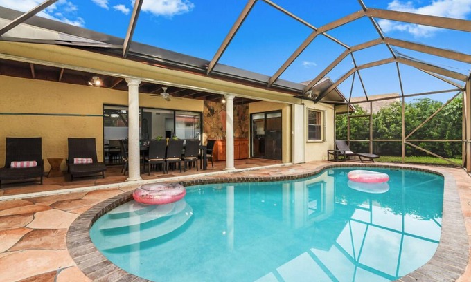 Boca Del Mar House | Villa Pine - Heated Pool near Town Center Mall
