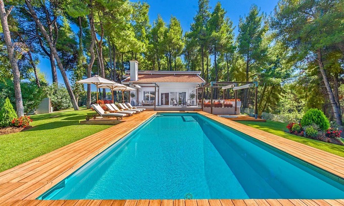 Sane Villa | Villa Pinewood - Six Bedroom Villa, Sleeps 12