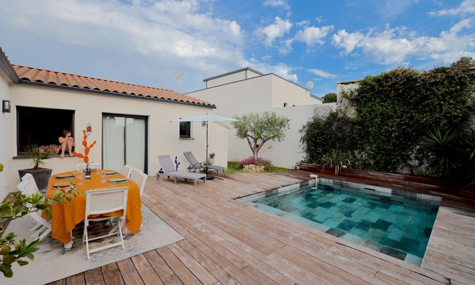 Aigues-Vives Villa | Villa Piscine Contemporaine en Camargue
