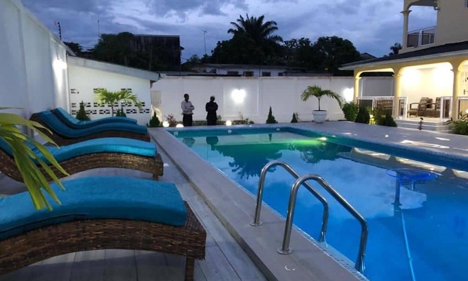 Pointe-Noire Apartment | villa piscine orchidée