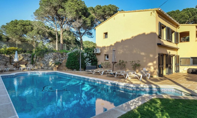 Pals Villa | Villa "Playa de Pals" with Sea View, Pool, Wi-Fi, Garden & Terrace