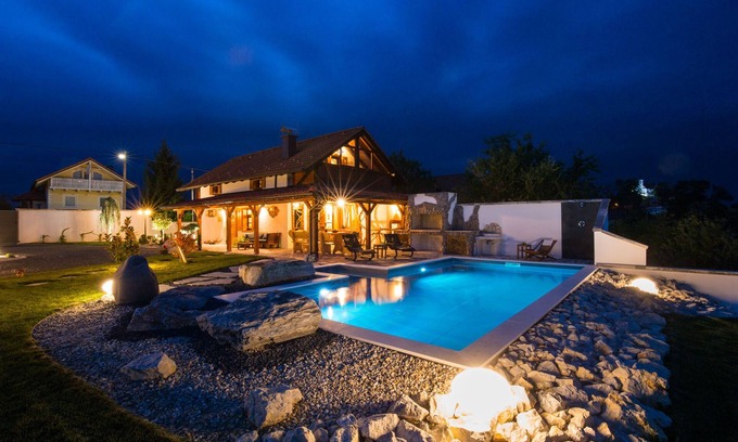 Selnica Villa | Villa pool
