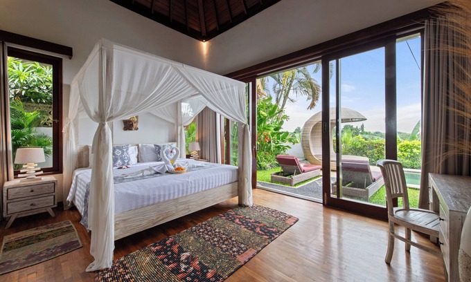 Tegal Mengkeb Villa | Villa Private Pool Sahaja 4 Surrounded by Rice Fields