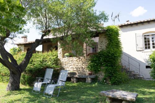 Cabrieres-d'Avignon Villa | VILLA PROVENCALE FACE AU LUBERON