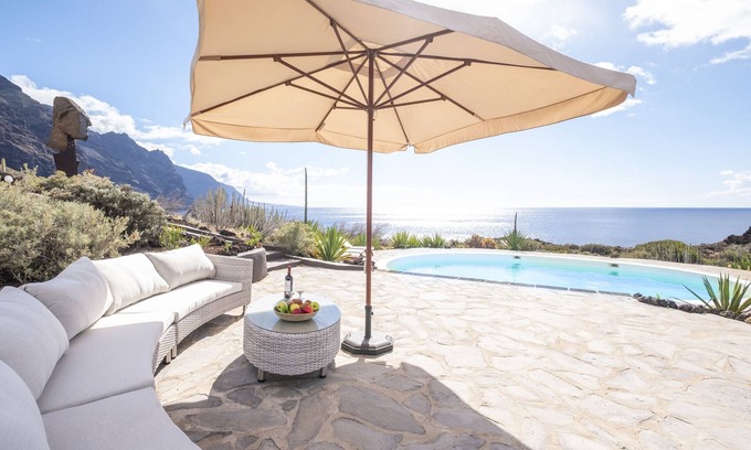 Buenavista del Norte Villa | Villa Punta de Teno. A paradise just for you and 3 min from the beach!