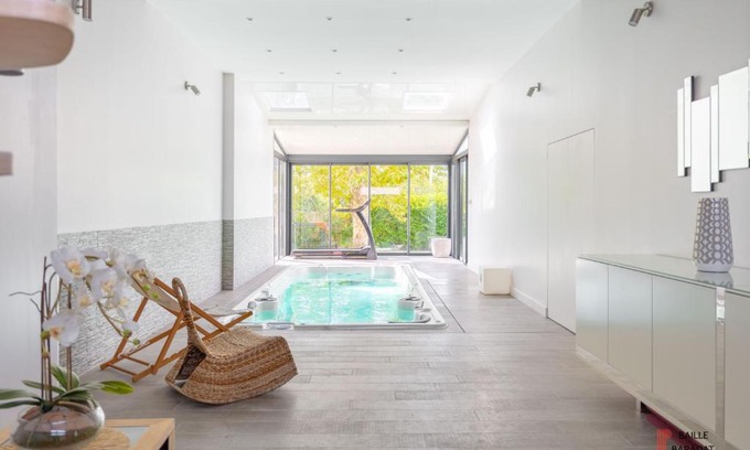 Saint-Marcel Villa | Villa QUEEN Marseille avec jardin, piscine et spa chauffé interieur - 15 couchages