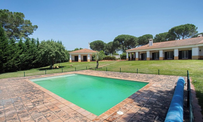 Santarem Villa | Villa 'Quinta Centieira-Scalab Wine Estate' with Mountain View, Wi-Fi and Air Conditioning