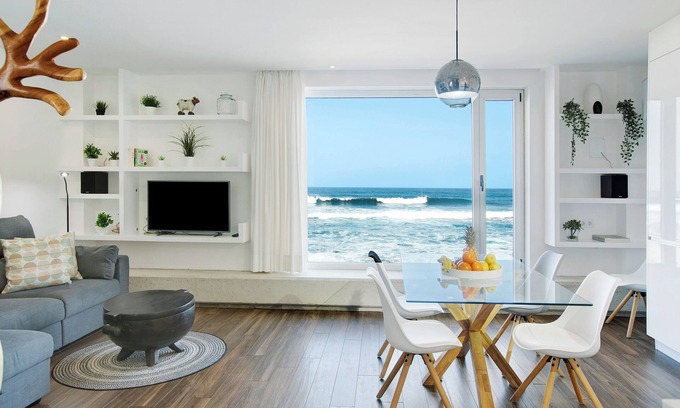 Arucas Villa | Villa "Quintanilla" with Direct Access to Beach, Sea Views & Wi-Fi