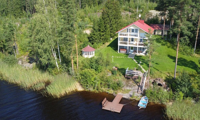 Parikkala Villa | Villa Rantakallio poreammeella Parikkalassa