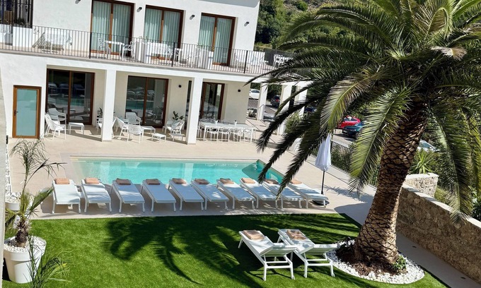 Montanejos Villa | Villa Raquel Montanejos, 12 people, 6 bathrooms, swimming pool, garden, barbecue.
