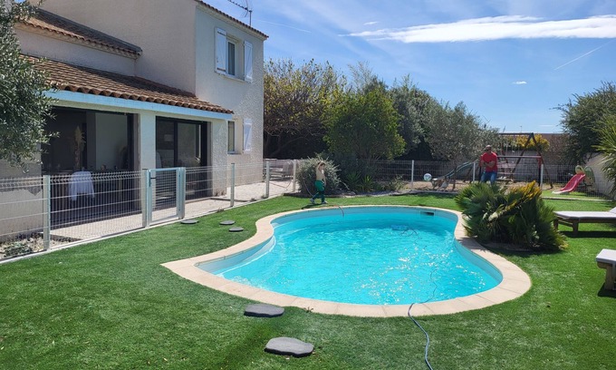 Sauvian House | Villa rental with swimming pool close to the sea.