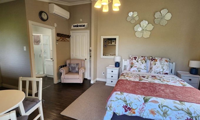 Waitara Apartment | Villa Retreat - secluded relaxation