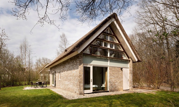 Ruinen Villa | Villa Retreat w/Outdoor Bubble Bath