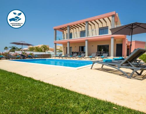 Armacao de Pera Villa | Villa Riviera by Algarve Vacation