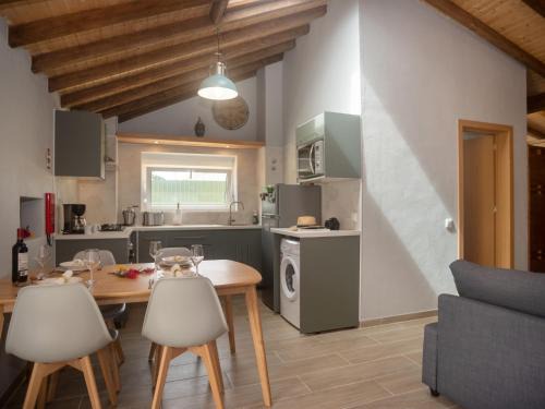 Linho Villa | Villa Riviera by Interhome