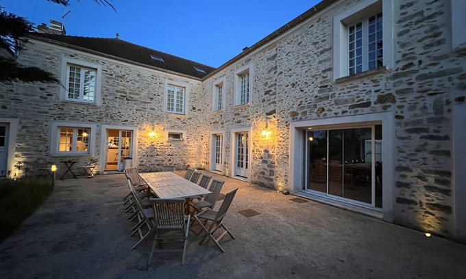 Blandy House | Villa Romantique Avec Bains à Remous et Salle Billard