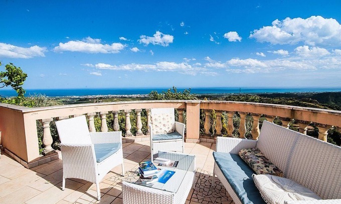 Gerace Villa | Villa Rondinella: An elegant three-story villa situated in a quiet location, a few minutes from the town center, with Free WI-FI.