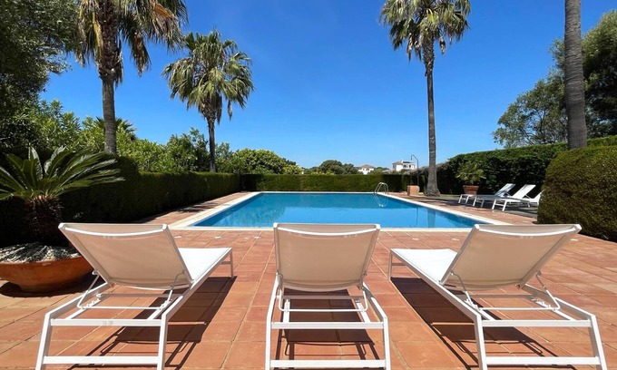 Benalup-Casas Vieja House | Villa Rosa with Pool, Garden and Wi-Fi