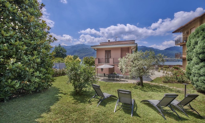 Lierna Villa | Villa 'Rosa' with Lake View, Wi-Fi and Air Conditioning