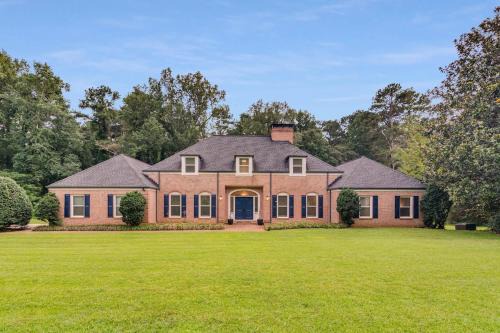 Lithonia Villa | Villa Rose Gated Estate Heated Pool Perfect for Gatherings