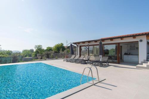 Tomaj Villa | Villa Rosemary Trieste HerMes arT