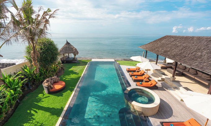 Banjarangkan Villa | Villa Rosita-Luxury 7 Bedroom Oceanfront Retreat With Jacuzzi and In-Villa Chef