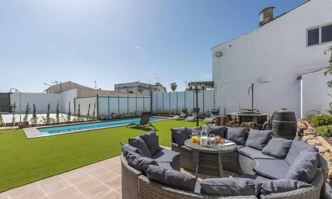 La Roda de Andalucia House | Villa "Rural Maimones" with Pool & Wi-Fi