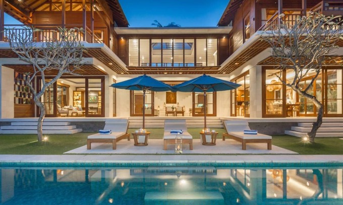 Berawa Villa | Villa Rusa Biru - Luxury Villa with Pool and in-Villa Cook in Canggu