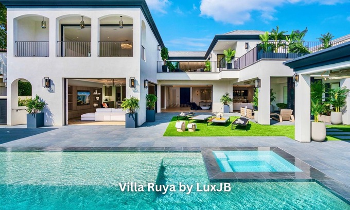 The Flats Villa | Villa Ruya by LuxJB🥇Beverly Hills Flats I Mega-Mansion l Cinema I Gym I Sauna