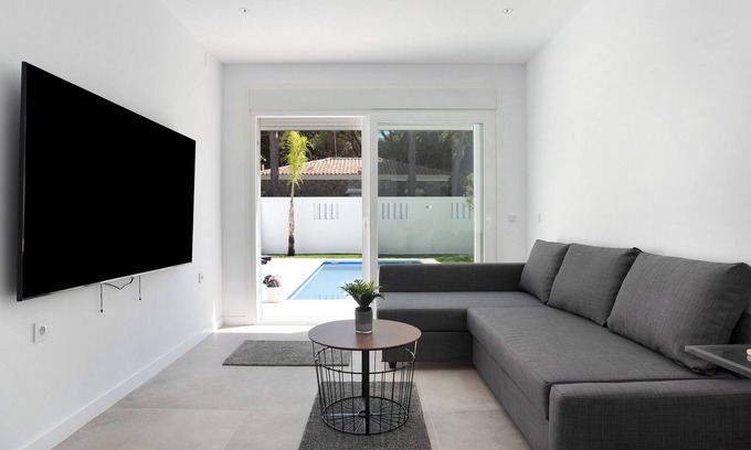 Los Gallos-Cerromolino House | Villa 'Santa Clara 21a' with Private Pool, Wi-Fi and Air Conditioning