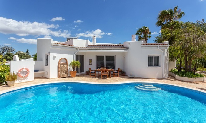 Alcalar Villa | Villa Sagres is a country villa, 3km from the Golf courses and 13km from the beaches