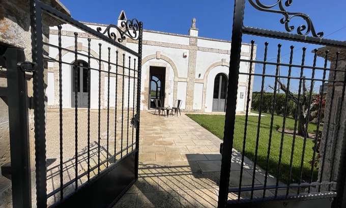 Cutrofiano Villa | Villa Salentina (Pool)