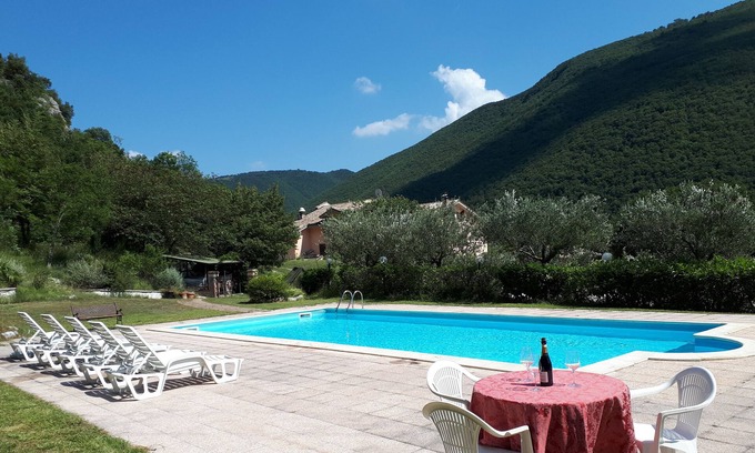 San Severino Marche Villa | Villa Salimbeni 8 rooms, large pool, panoramic view, for 16 people