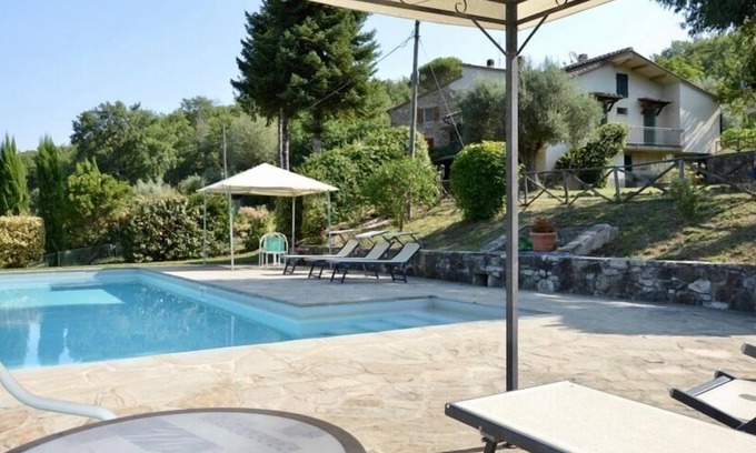 Lisciano Niccone House | Villa San Martino, two houses sharing a fenced pool, San Martino private villa