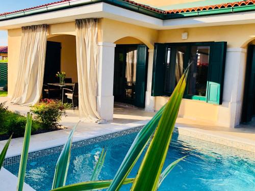 Buje Villa | Villa "San Servolo House" with sea view and private heated pool!
