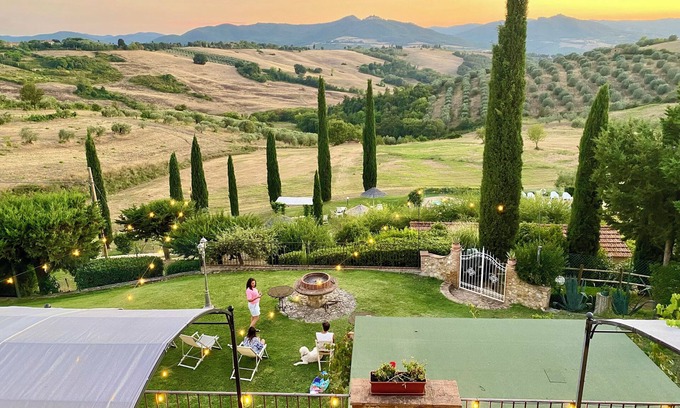 Pomarance Villa | Villa San Tommaso with apartments for groups of families and friends