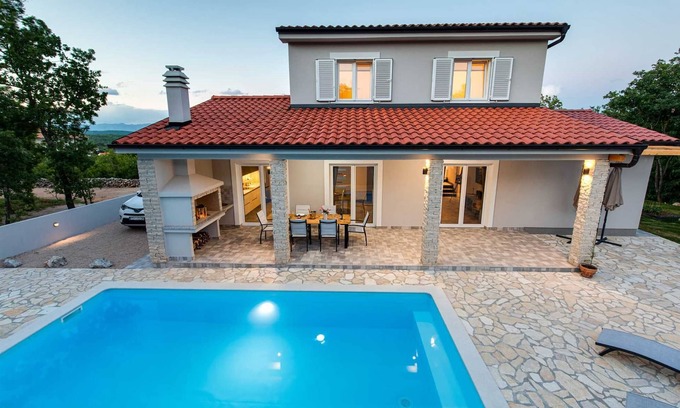 Vrh Villa | Villa SANDRINA with a heated pool and spacious yard