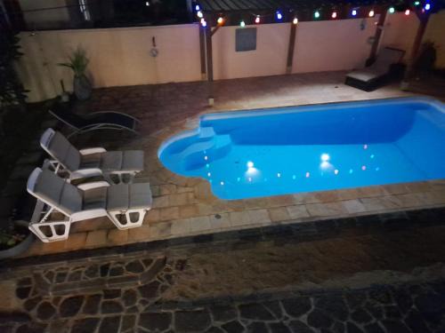 Camp Bestel House | Villa santa avec piscine et jardin