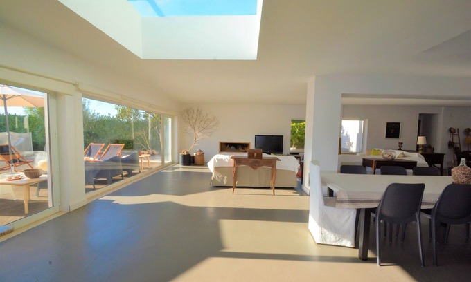Charneca da Cotovia Villa | Villa Santa Cruz- Air-conditioned 10 bedroom pool house - Sesimbra Beach