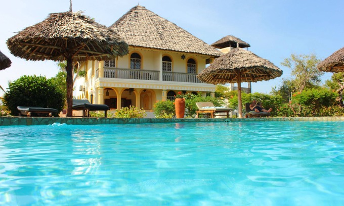 Diani Beach House | Villa Sarabi - Cozy house for 8 people, 4 minutes to the beach with cook