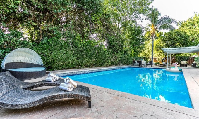 Woodland Hills House | Villa Sausalito - Newly Designed 4BR HOUSE & POOL by Topanga
