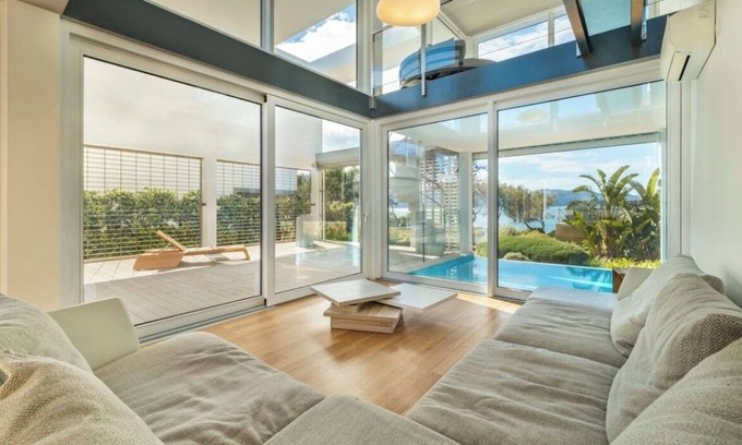 Marina Manresa Villa | Villa 'Seafront Sunset Alcudia' with Sea View, Wi-Fi and Air Conditioning