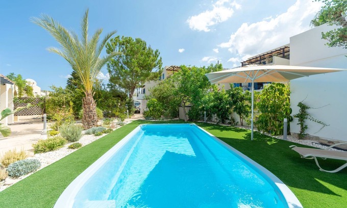Latchi Cottage | Villa Seascape - a villa that sleeps 6 guests in 3 bedrooms