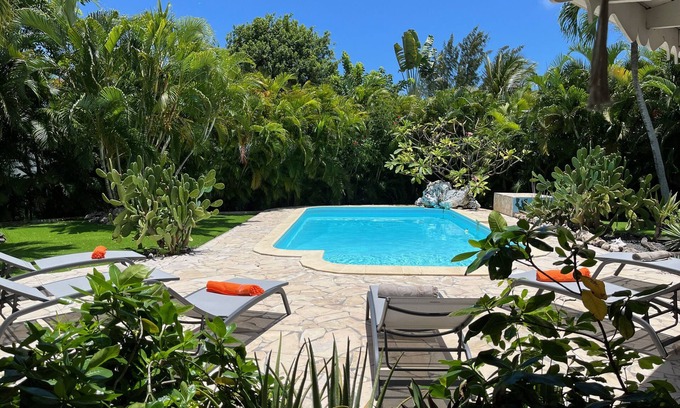 Saint-Francois Villa | Villa Secrète, hidden from view and close to beaches and shops