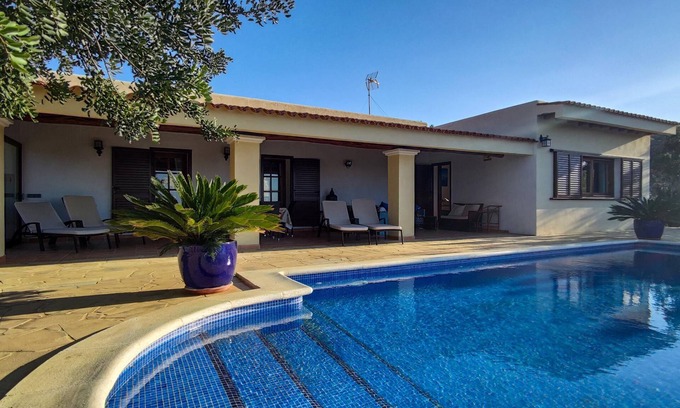 Sant Agusti des Vedra Villa | Villa Shera, Ibicencan house with sea views, pool in private area with lots of charm