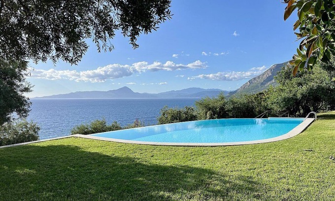 Maratea Villa | Villa Silara: A characteristic and welcoming three-story villa which faces the sun and the sea, with Free WI-FI.