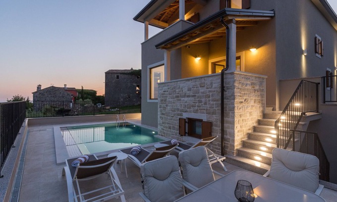 Baredine Villa | Villa Skarline for 6 people near Umag with salt-water private pool & sea view