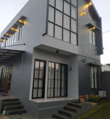 Jambu Luwuk Cabin | Villa Sky Garden